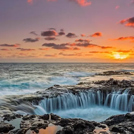 Serene House In Playa Del Hombre